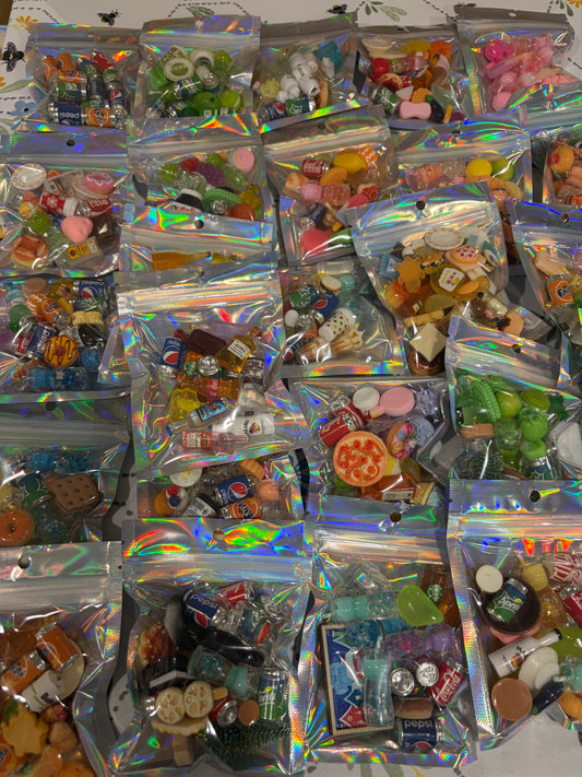 🎁 Mystery Miniature Accessories Bag – Randomly Packed Surprises!