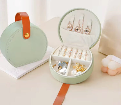 Travel jewellery case