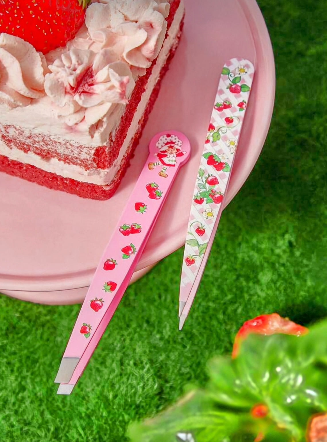 Strawberry Shortcake Eyebrow Tweezers