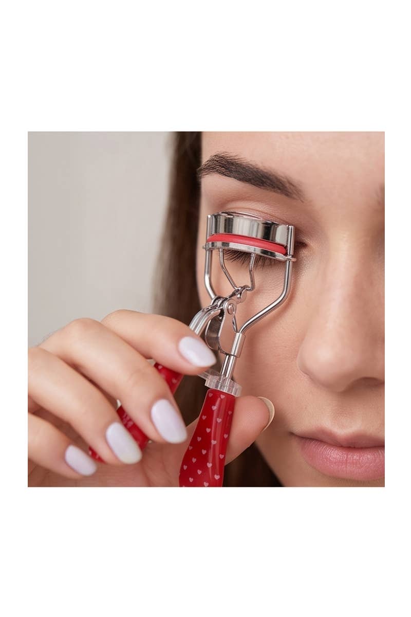 Shortcake Eyelash Curler