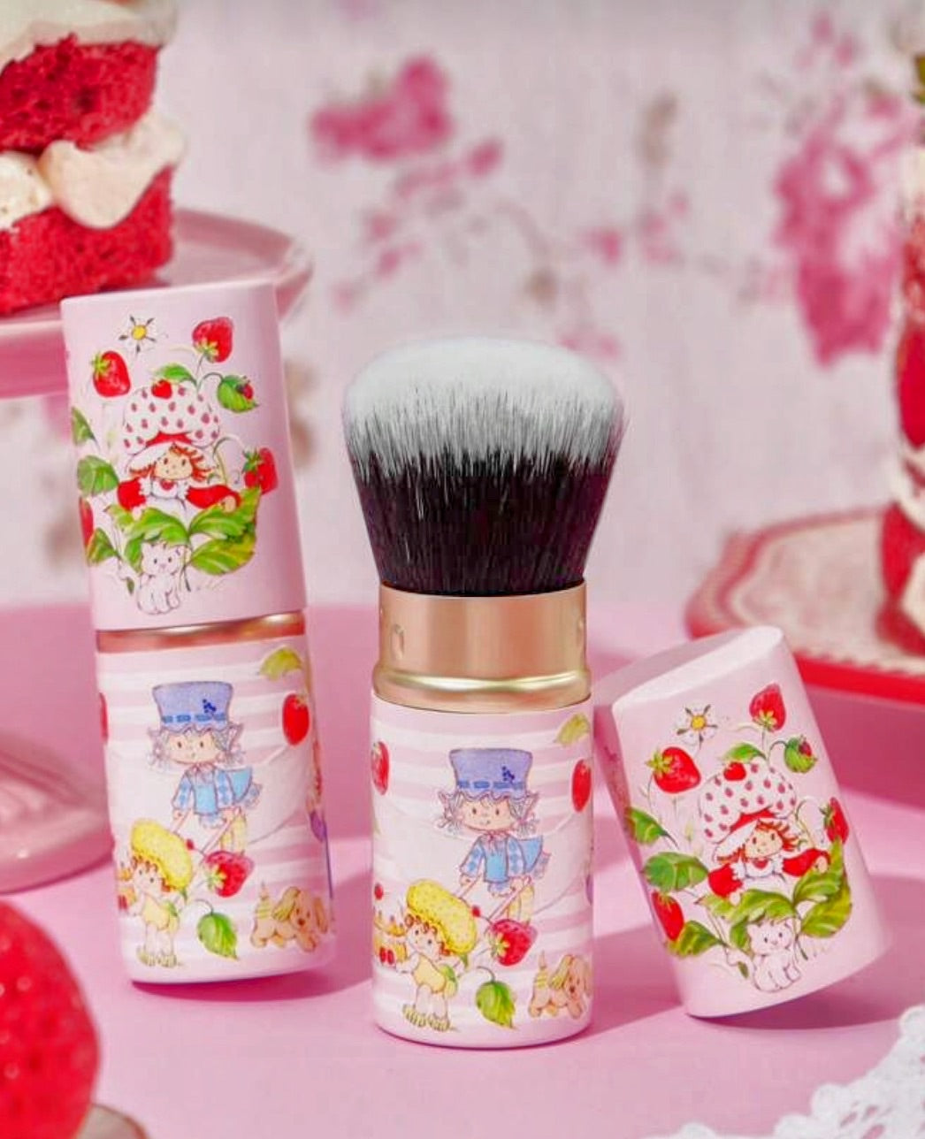 Strawberry Shortcake Retractable Powder Brush