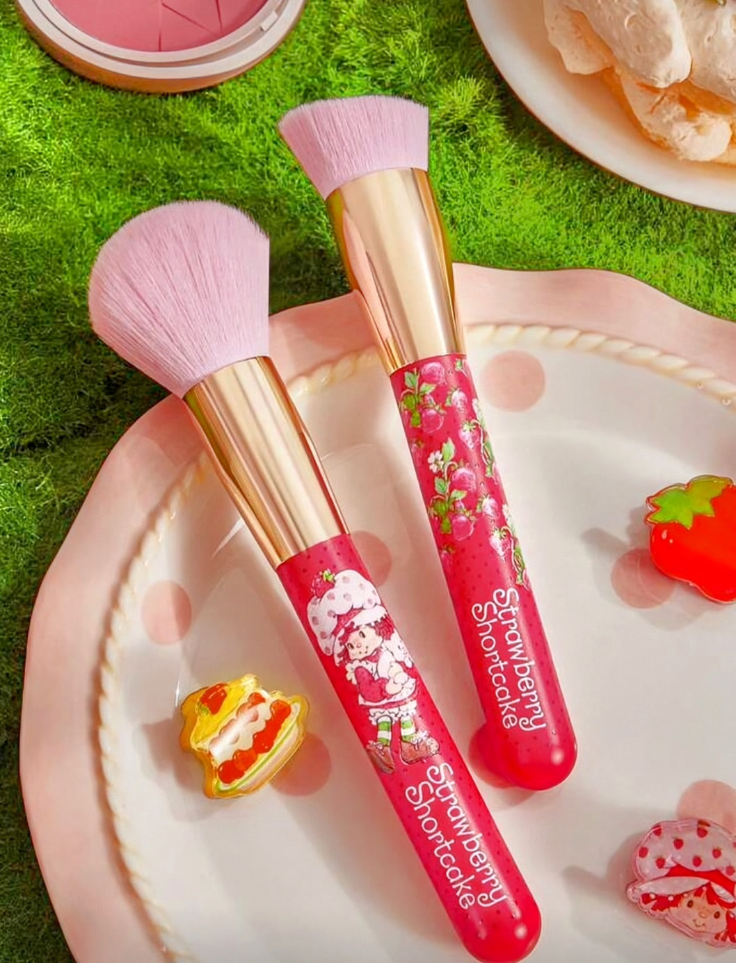 Strawberry Shortcake 2-Piece Pink Makeup Brush Set