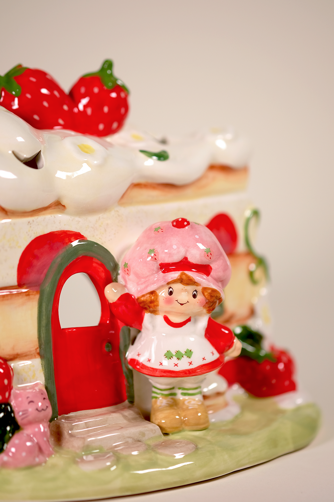 COMING SOON!  Shortcake Cake Inn Candle House