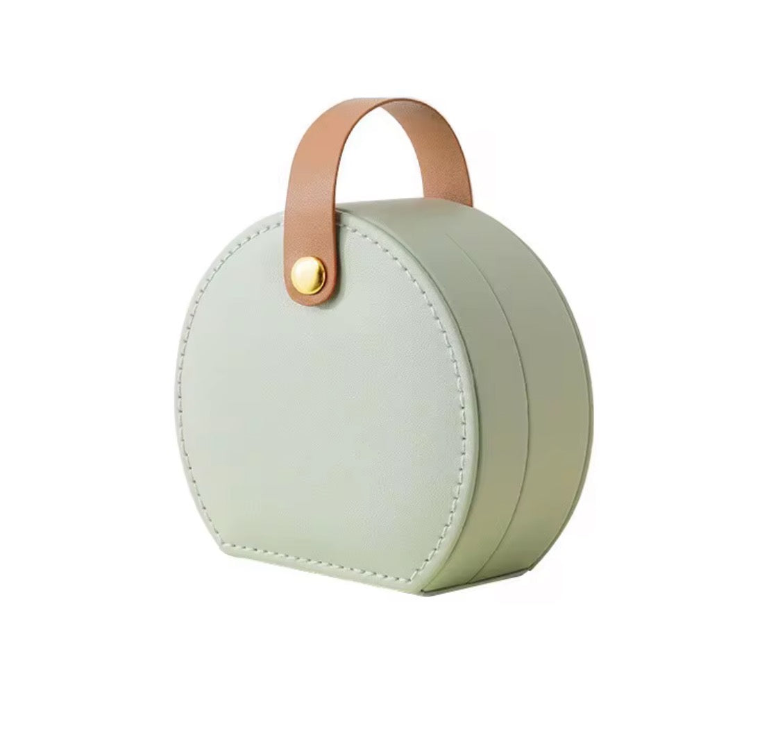 Travel jewellery case