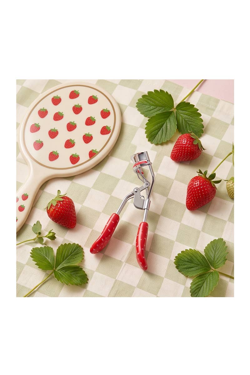Shortcake Eyelash Curler