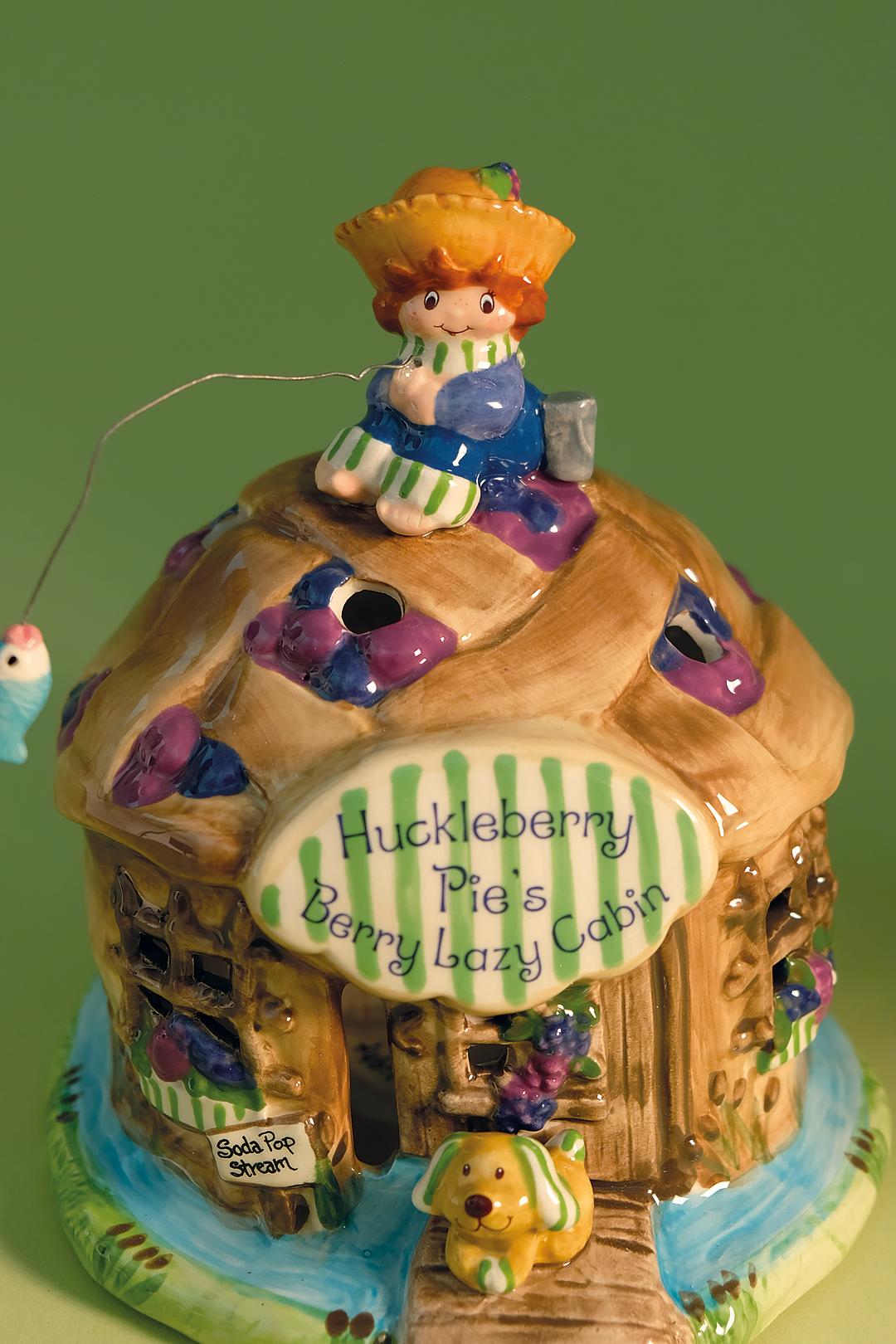 COMING SOON!  Huckleberry Pie's Berry Lazy Cabin Candle House