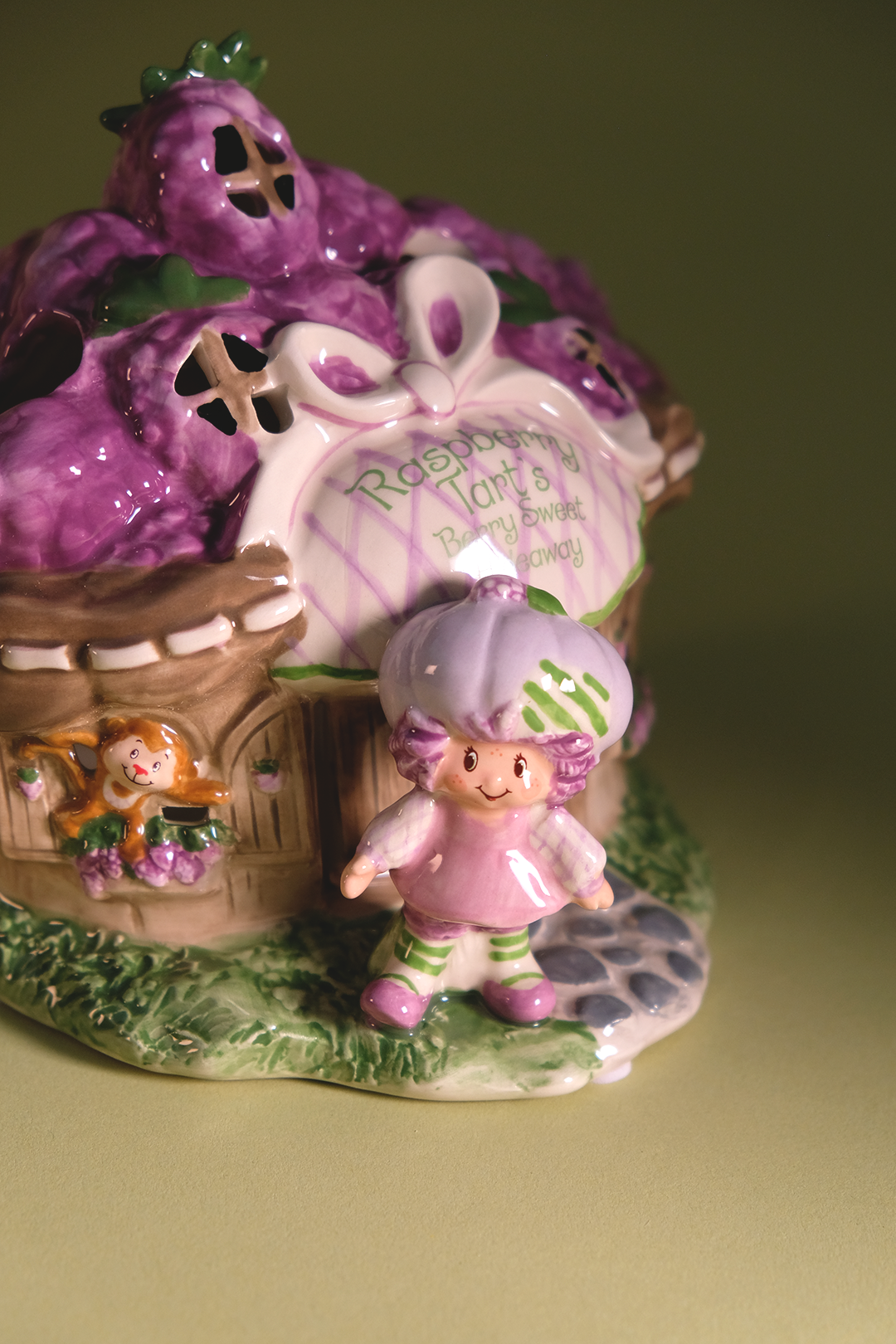 COMING SOON!  Raspberry Tart's Berry Sweet Hideaway Candle House