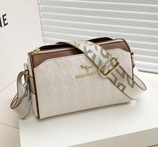 Quilted crossbody shoulder bag product photo